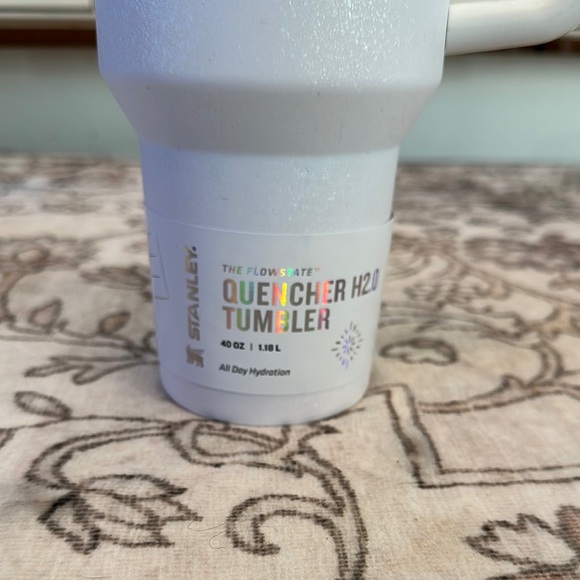 Stanley Pink and White Quencher H2.0 Tumbler - Picture 3 of 11